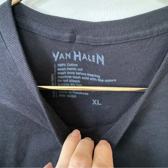 NEW Van Halen 1984 Tour of the World Graphic Band Tee XL - Picture 3 of 4